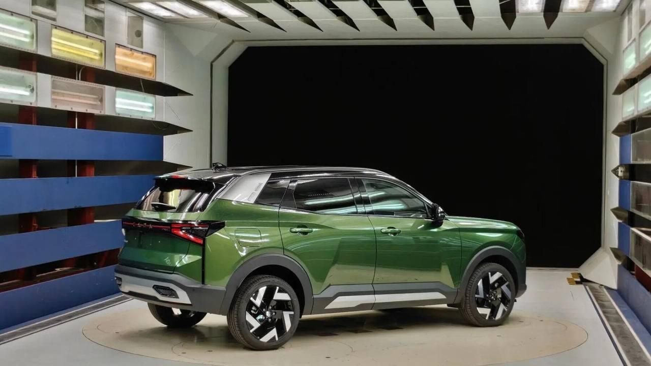 Lada Azimut будет стоить около ₽2 миллионов — цену озвучили ТАСС.