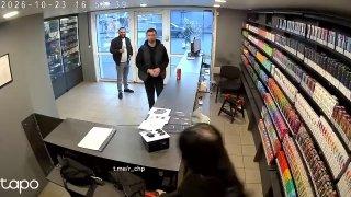 В Ярославле бородачи зашли в вейп-шоп и облили пивом работницу — после этого...