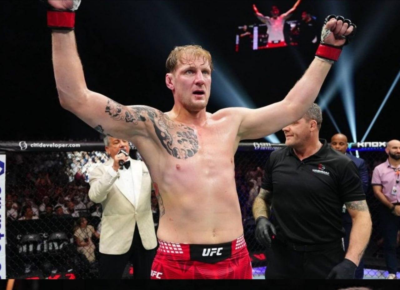 Пётр Ян защитил титул чемпиона UFC в лёгком весе