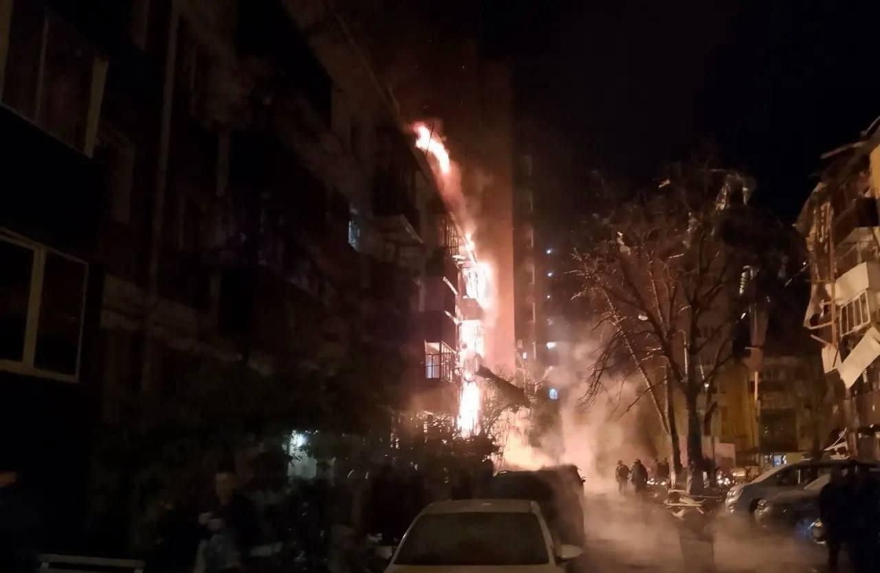 В результате массированного удара в центре Белгорода есть пострадавшие и значительные разрушения