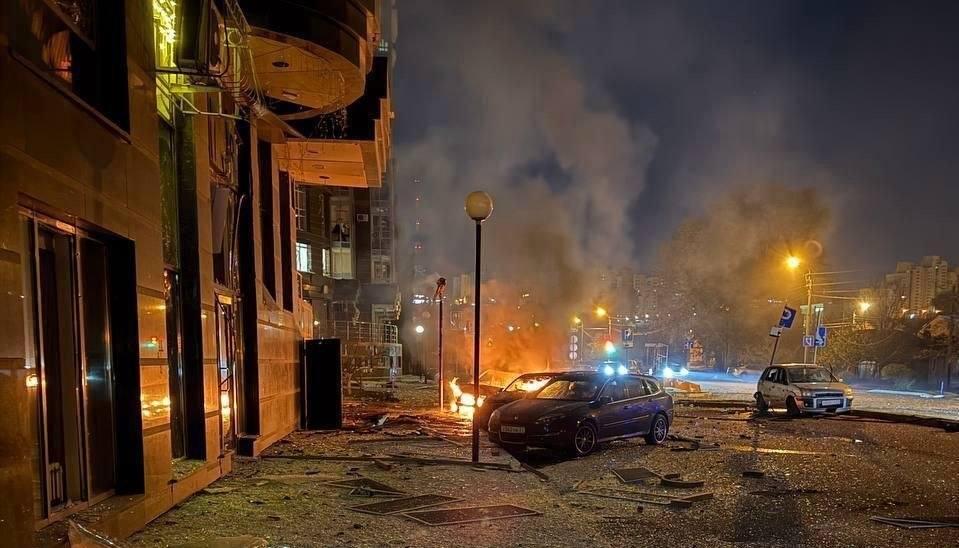 В результате массированного удара в центре Белгорода есть пострадавшие и значительные разрушения