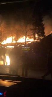 Пожар в Маслянино: сгорело здание рядом с полицейским участком В ночном...