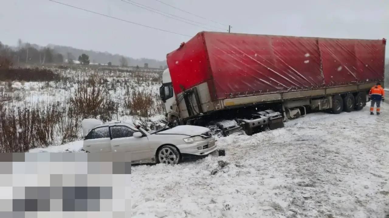 Два человека погибли в смертельной аварии в Ачинске. Предварительно,...