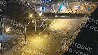 В Москве мотоциклист снёс пешехода, перебегавшего дорогу на красный