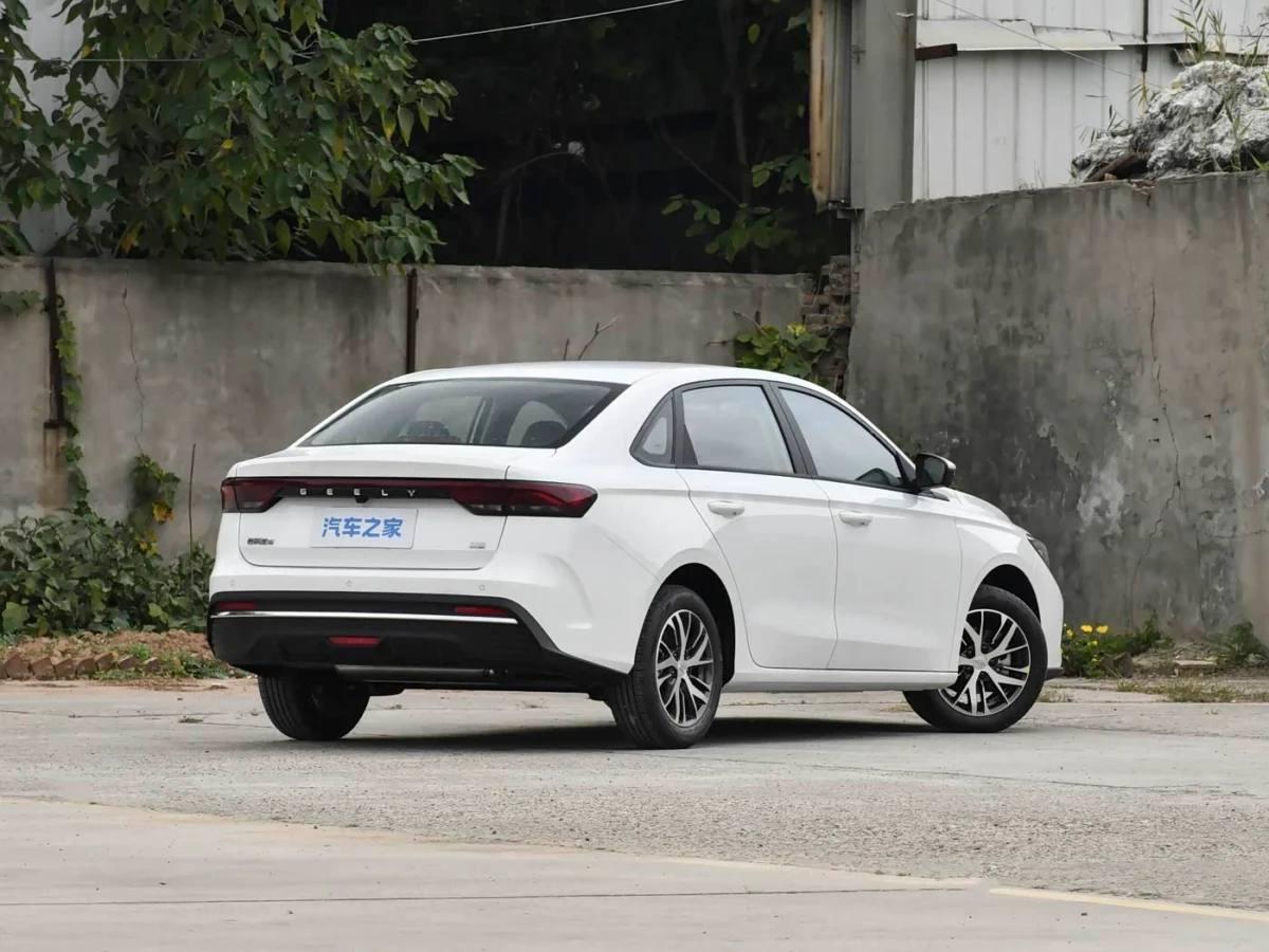 Geely выкатила обновлённый Emgrand дешевле ГРАНТЫ — в Китае седан продают от $8,4 тысячи (₽680 тысяч).