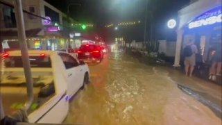 Российские туристы попали в эпицентр наводнения на Пхукете.