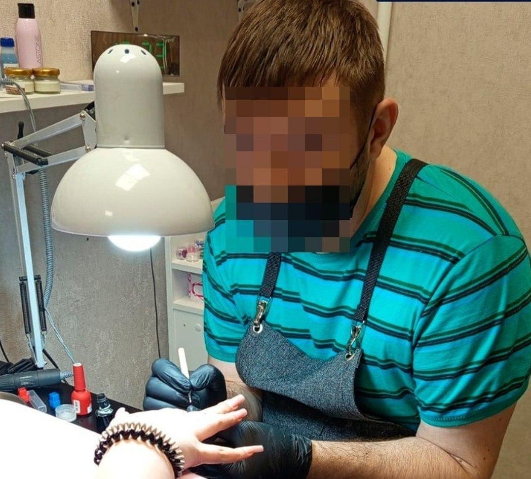 В Новосибирской области маникюрщик взорвал спящих соседей, заподозрив их в...