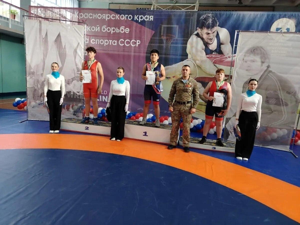 В Канске определили победителей краевого первенства по греко-римской борьбе В...
