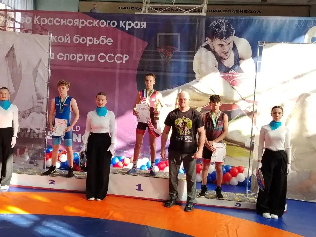 В Канске определили победителей краевого первенства по греко-римской борьбе В...