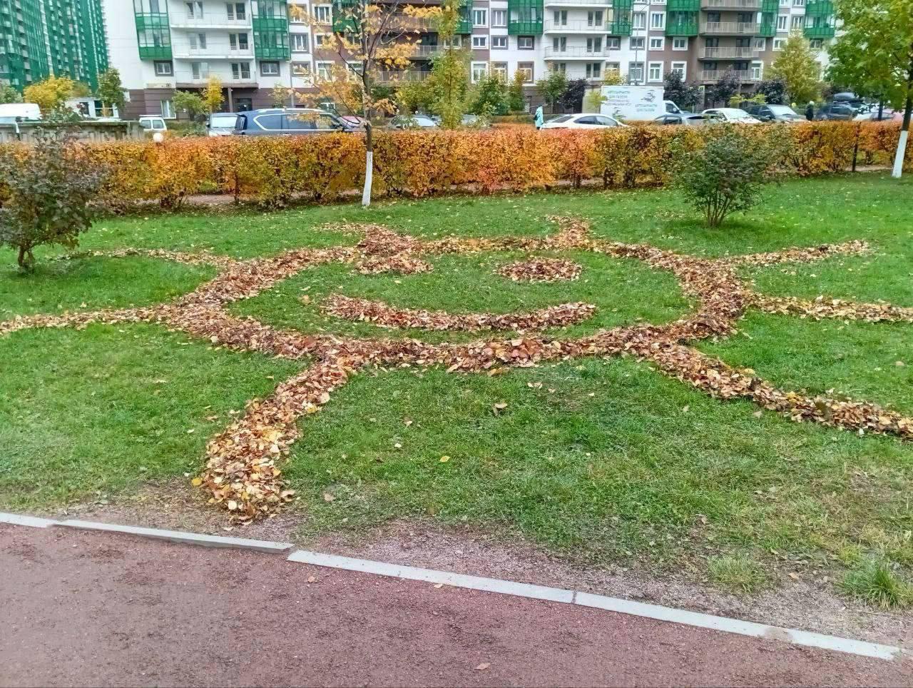 Петербургские дворники решили добавить красок в осеннее настроение горожан....