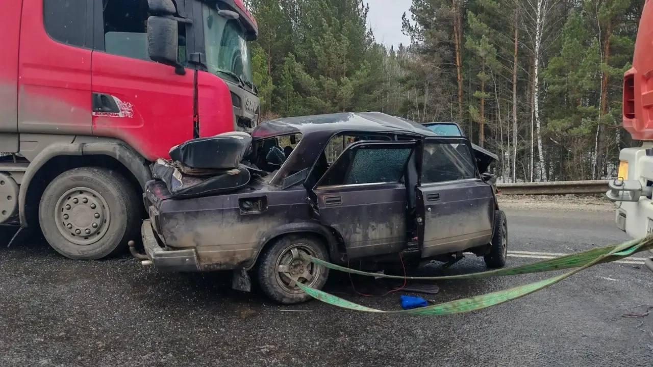Полицейские устанавливают обстоятельства смертельного ДТП в Емельяновском МО