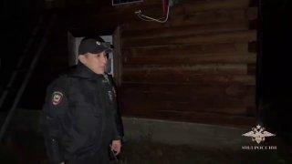 В Туве медведь пытался проникнуть в дом, где находились двое детей В посёлке...