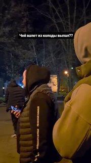 В Челябинске местные жители засняли мужика, который ссал прямо на ходу....