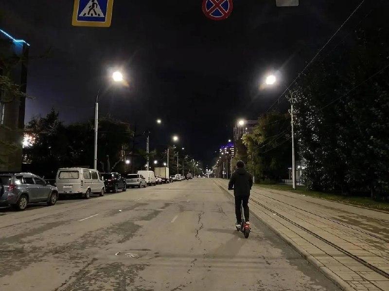 В Новосибирске намерены запретить поездки на самокатах с 22:00 до 07:00.