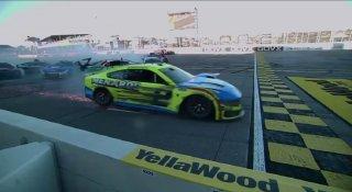 Самый кинематографичный финиш в стиле ренессанс произошёл на гонках NASCAR.