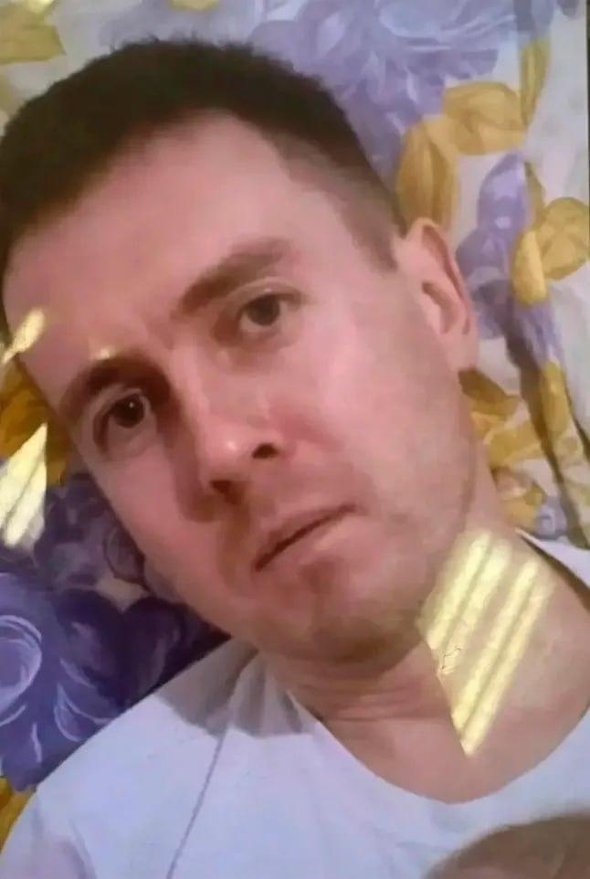 Включил маленькому сыну «Синий трактор», а затем забил его молотком — появились подробности расправы учителя математики из Питера над семьёй педагогов.