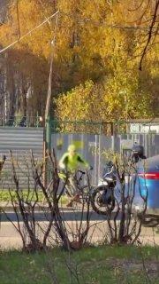 Велосипедист не выдержал и сорвался на случайном мотоциклисте из-за громкой...