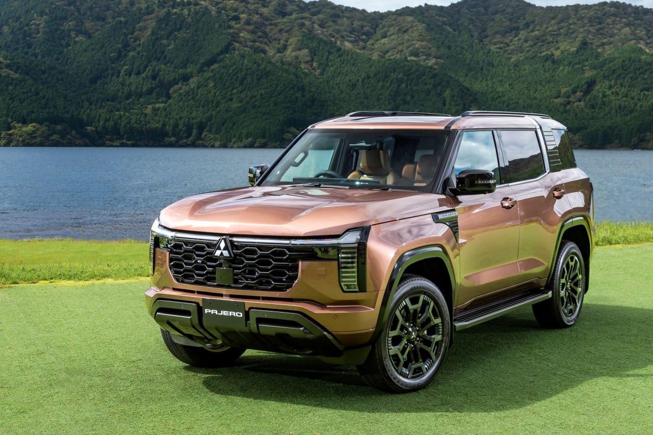Mitsubishi возвращает культовый Pajero: внедорожник, которого не было на рынке семь лет, поступит к японским дилерам 17 декабря.