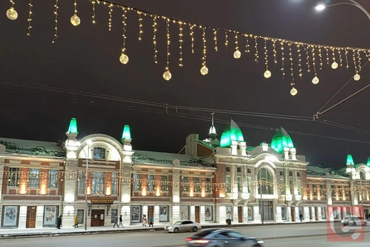 Гирлянду на Красном проспекте отремонтируют к Новому году