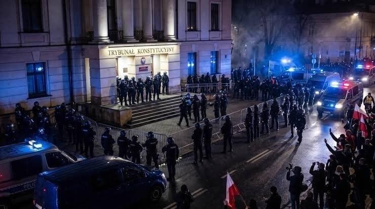 Мобилизация силовиков началась в Польше — что известно о попытке госпереворота в данную минуту: