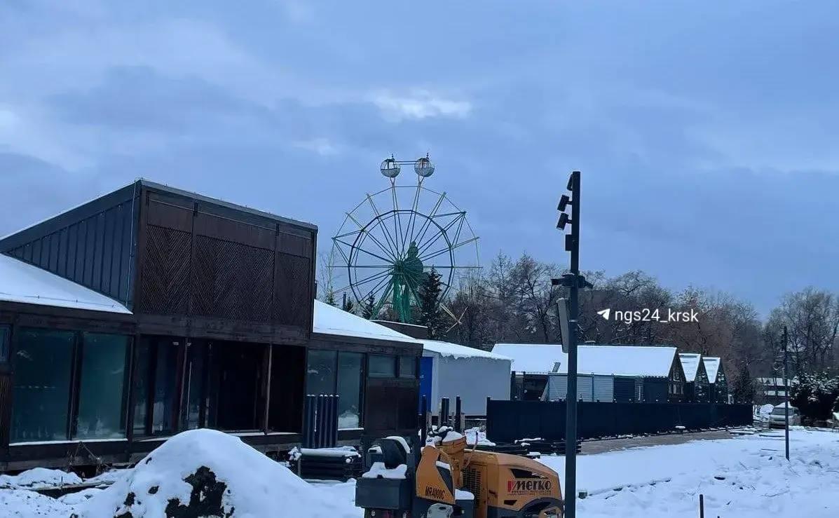 Уходит эпоха... В Центральном парке Красноярска демонтируют колесо обозрения....