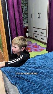 Нестандартные методы воспитания: ребенок случайно опрокинул тазик с водой и сказал маме вытереть, за что она попросила у него 5к рублей