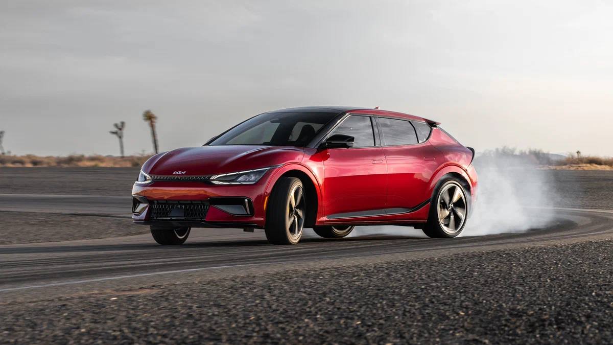 Заряженный электрокроссовер Kia EV6 GT получит...