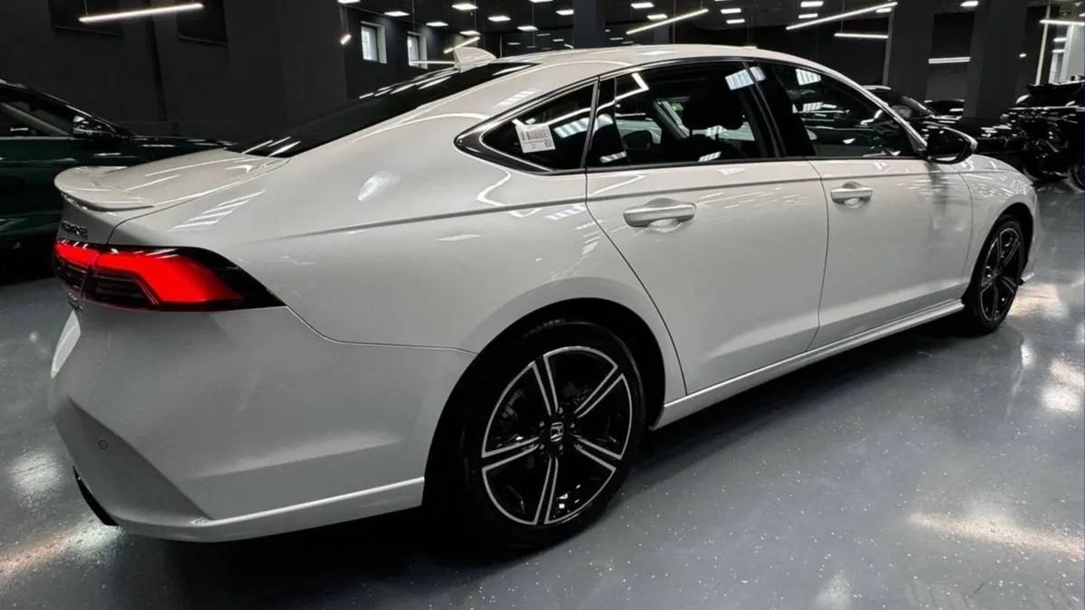 В России появились седаны Honda Inspire из Китая...