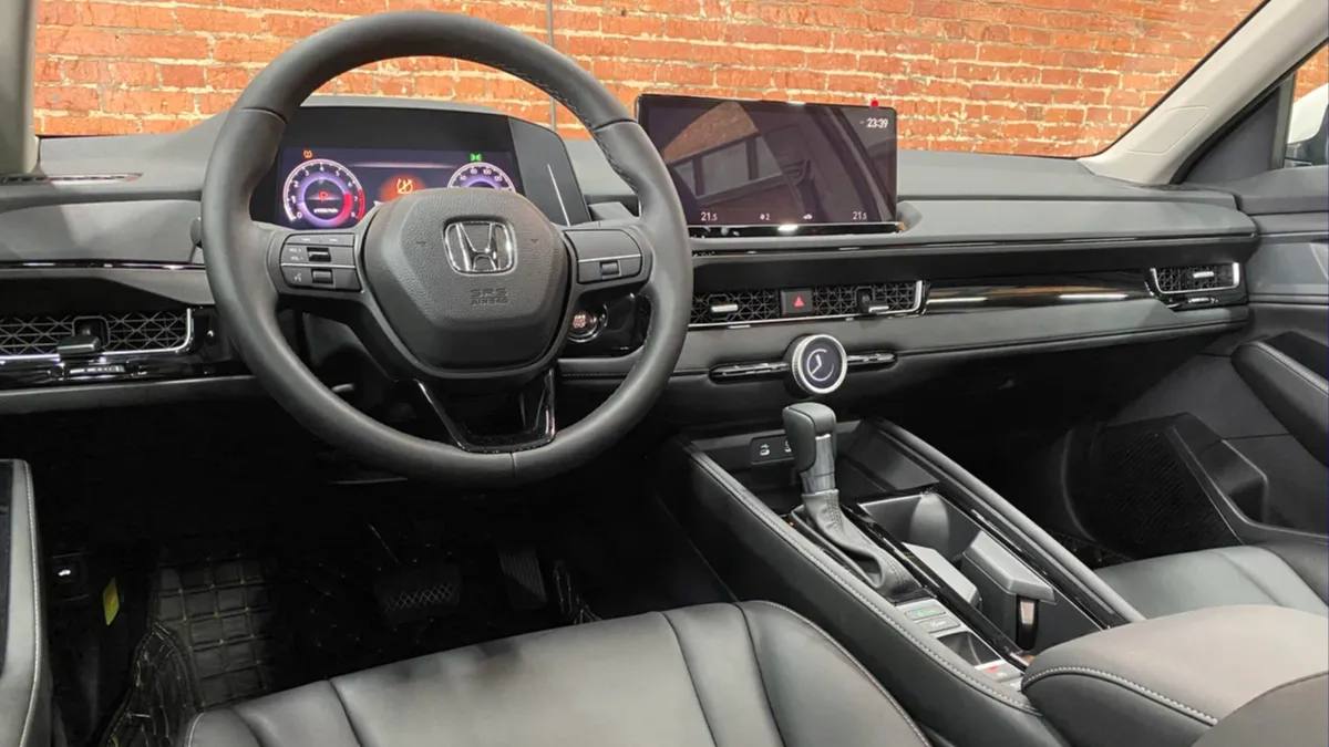 В России появились седаны Honda Inspire из Китая...
