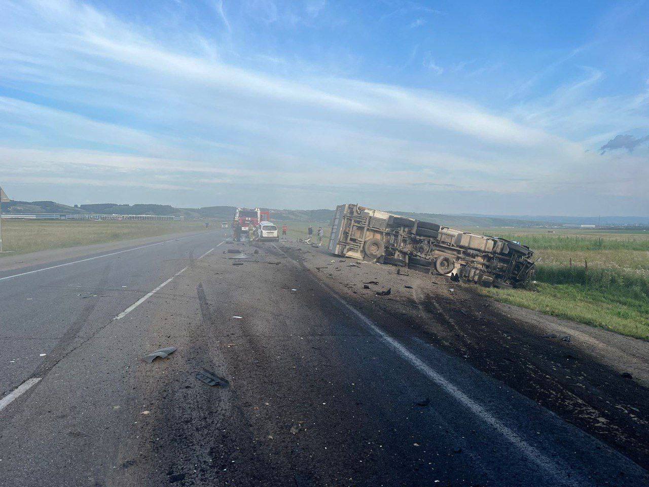 Водитель выехал на встречку и погиб в аварии на трассе...