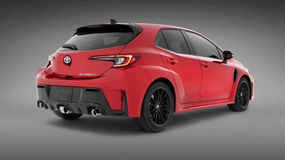 Toyota усовершенствовала хот-хэтч GR Corolla...
