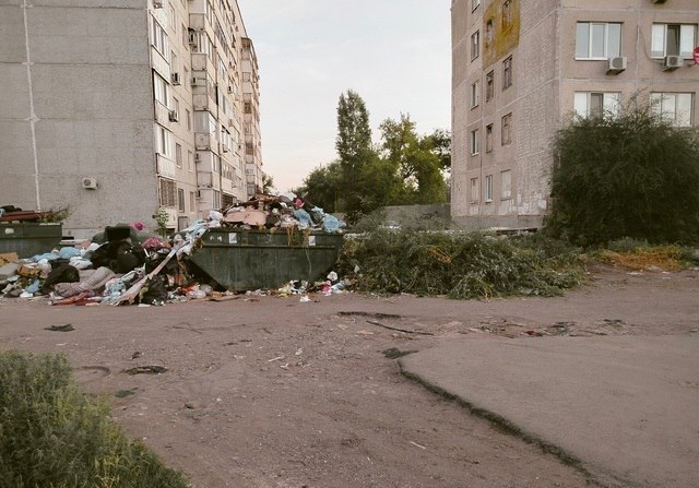 Не вывозят мусор по адресу: Оренбург, улица Мусы Джалиля,...