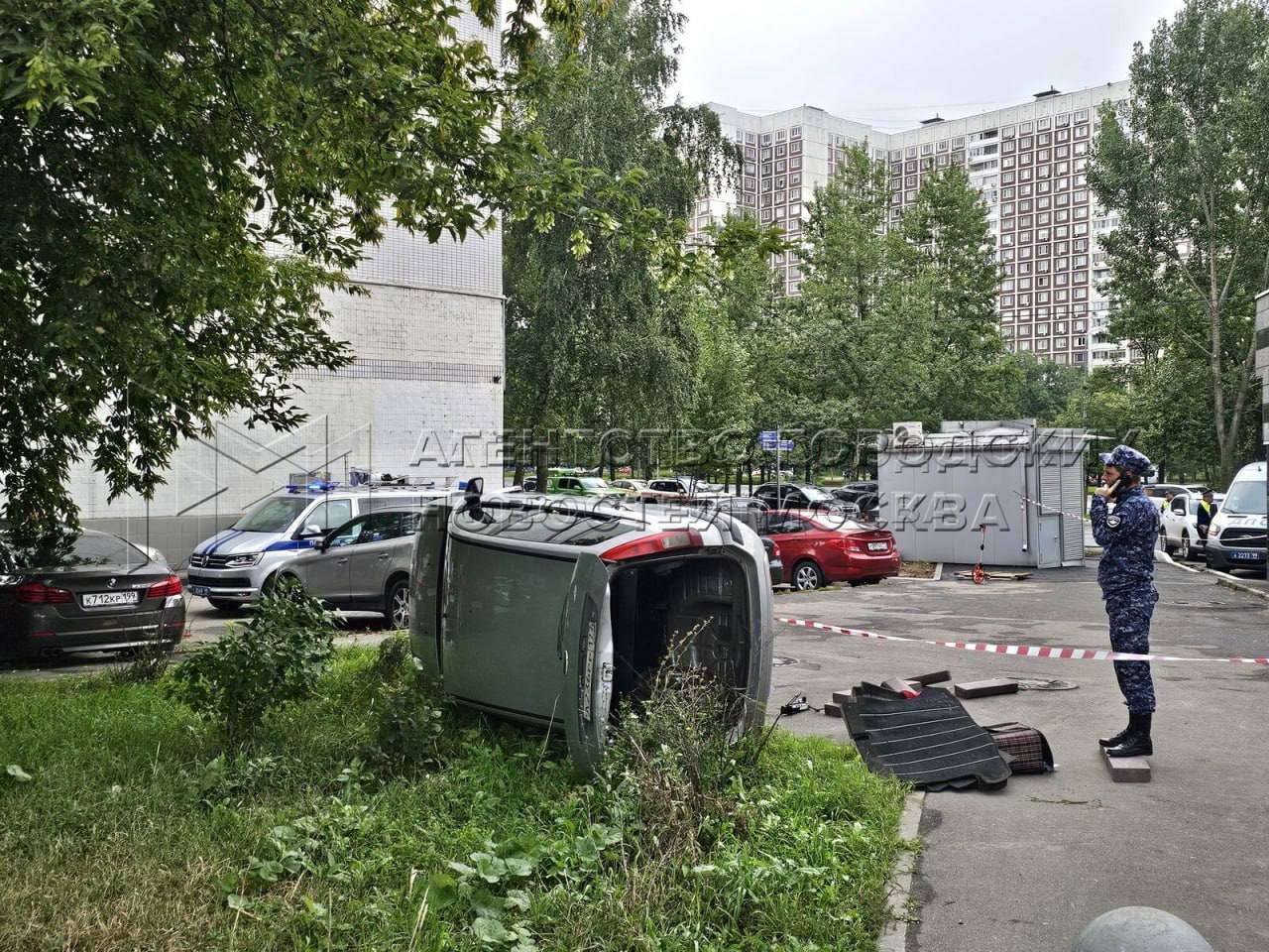 Пожилой мужчина задавил жену, пытаясь припарковаться на Алтуфьевском шоссе 