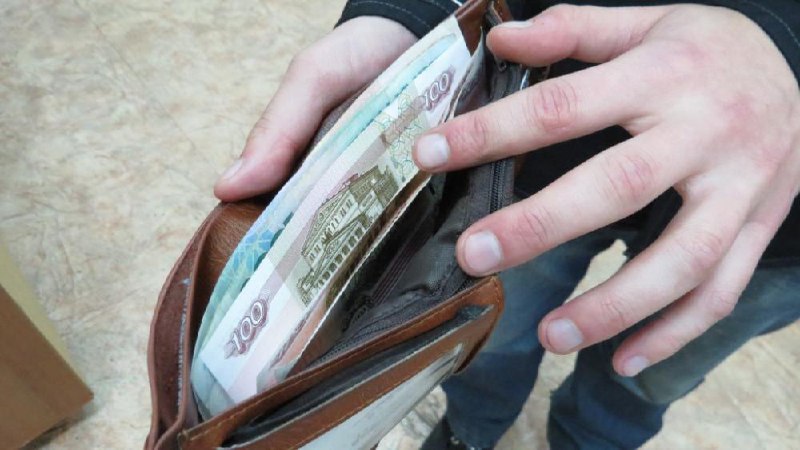 Полицейские Таштыпского района раскрыли кражу денег из оставленного без присмотра кошелька