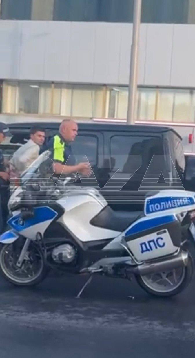 Водитель чёрного «Гелендвагена» дал пощёчину полицейскому...