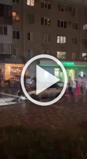 В Ставропольском крае ночью иностранные специалисты перегородили дорогу, включили громко музыку под окнами дома и стали танцевать.