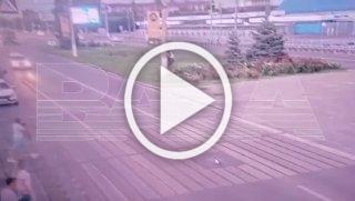 В Волгограде военный грузовик снёс мужчину на пешеходном...
