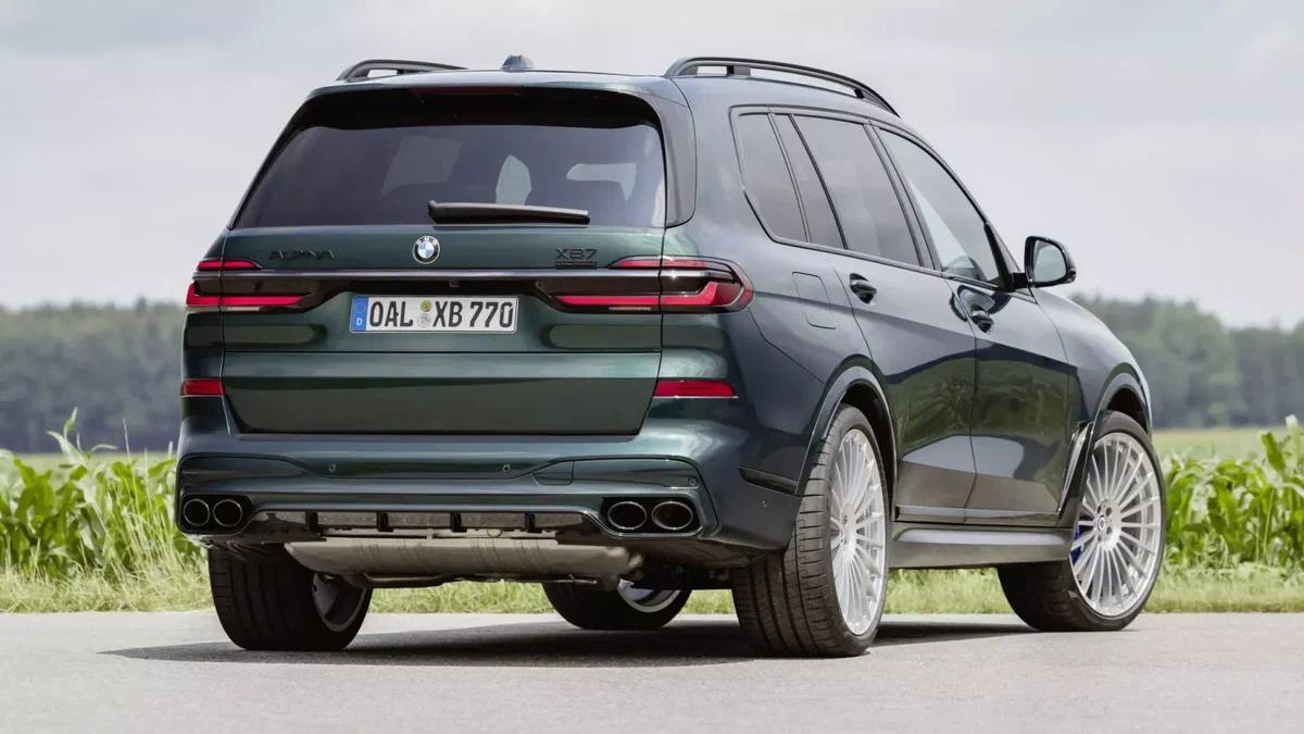 Суперкроссовер Alpina XB7 получил салон ручной работы...