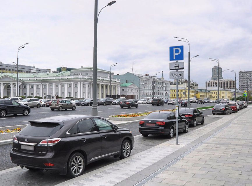 Российским водителям могут ввести 50%-ную скидку на оплату парковочных штрафов 