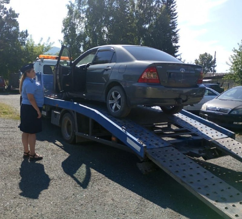 Жительница Абазы лишилась своей Toyota Corolla за езду...