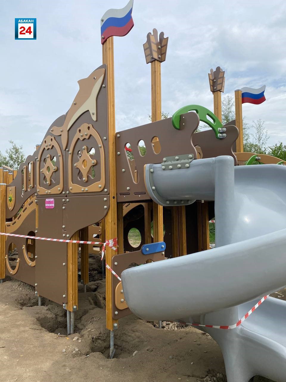 Детский городок, новые раздевалки, качели, беседки-перголы: в зоне отдыха Абакана большое обновление