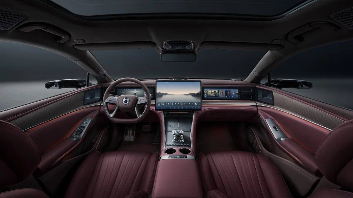 Китайского конкурента Porsche Panamera от Denza...