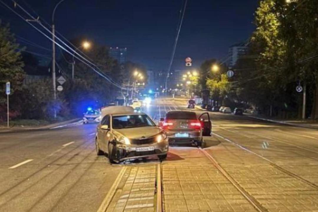 В Новосибирске женщина с девочкой пострадали в ночном ДТП 