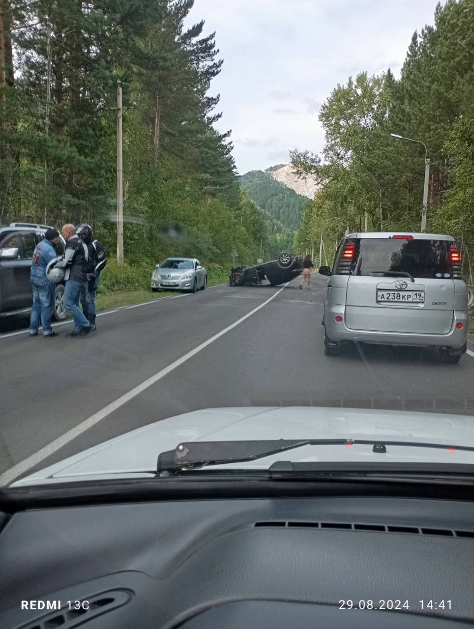 В районе дачного общества Изербель авария с перевёртышем....