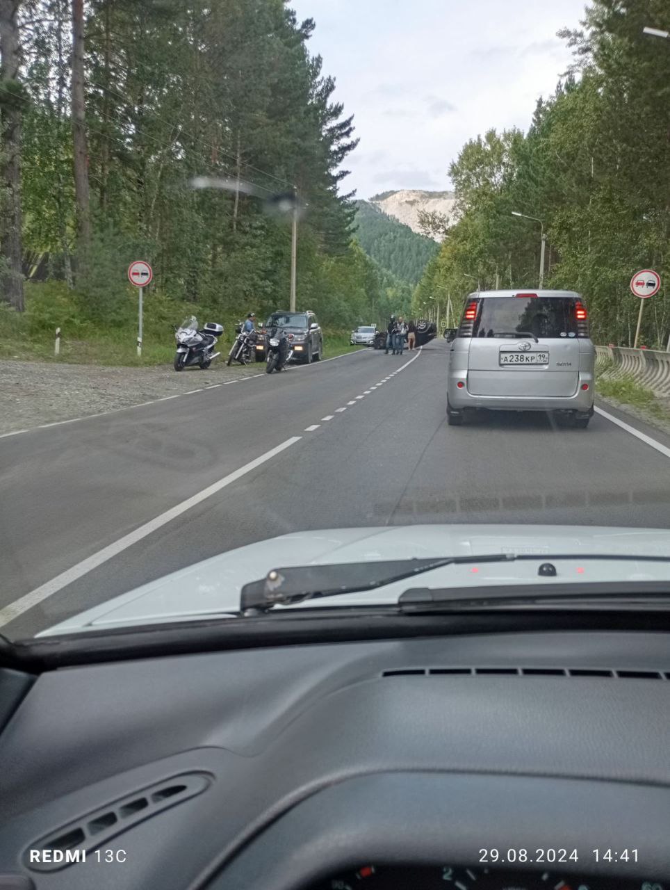 В районе дачного общества Изербель авария с перевёртышем....