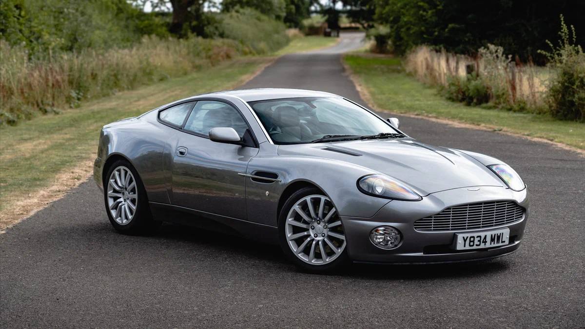С молотка уйдёт Aston Martin Vanquish из фильмов о...