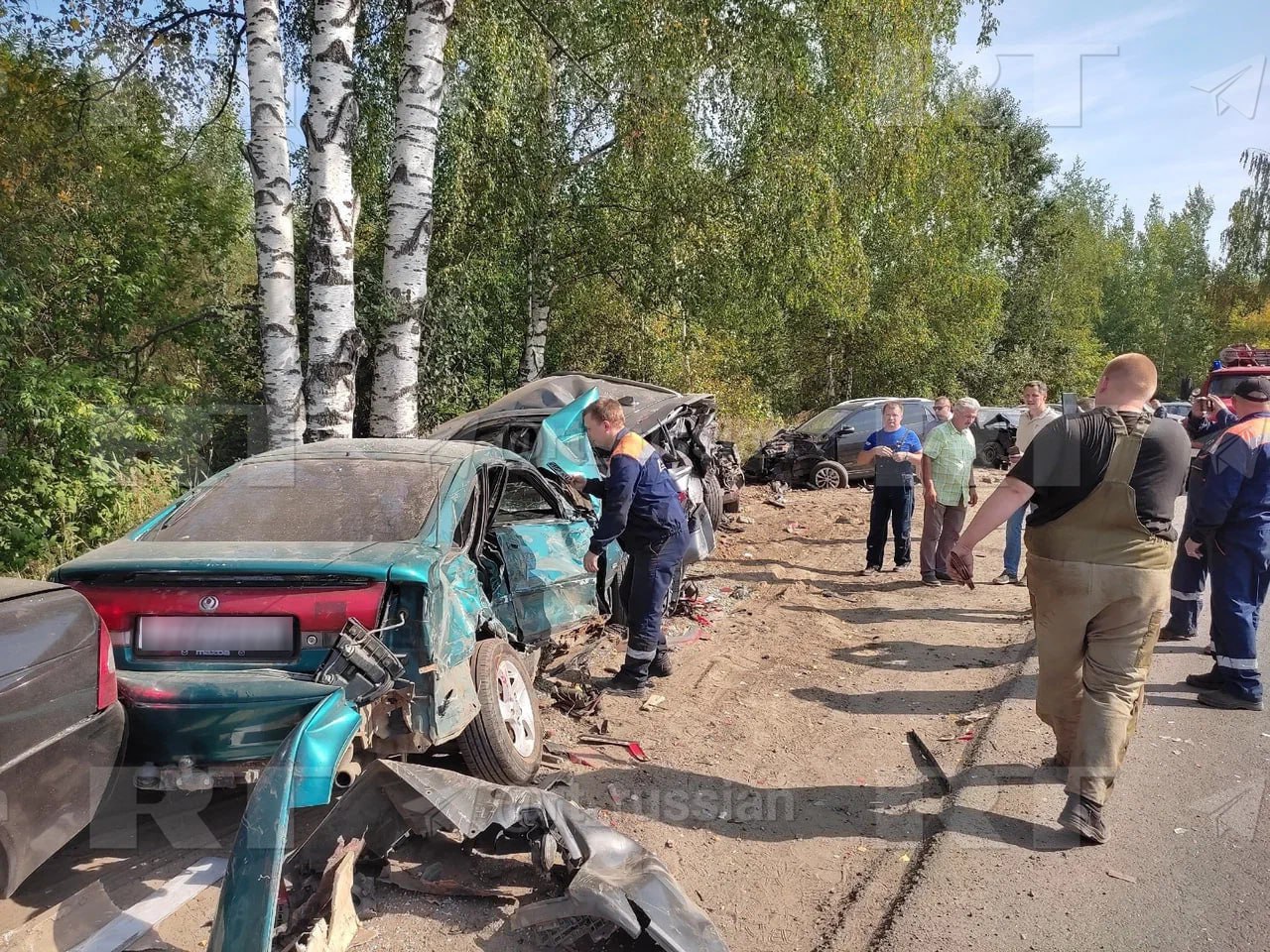 Автобус протаранил десять припаркованных авто в Кирове. 