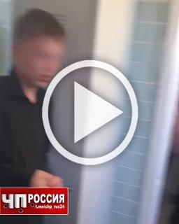 В Нижнем Тагиле борзые школьники на камеру снимают, как издеваются над парнем из параллельного класса — веселясь, они по очереди раздают ему пощечины 