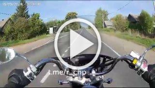 — Я в зеркало смотрел, не видел тебя. Уверенное...