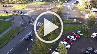 В Пушкине отлетевшее от автомобиля колесо сбило с ног пешехода.